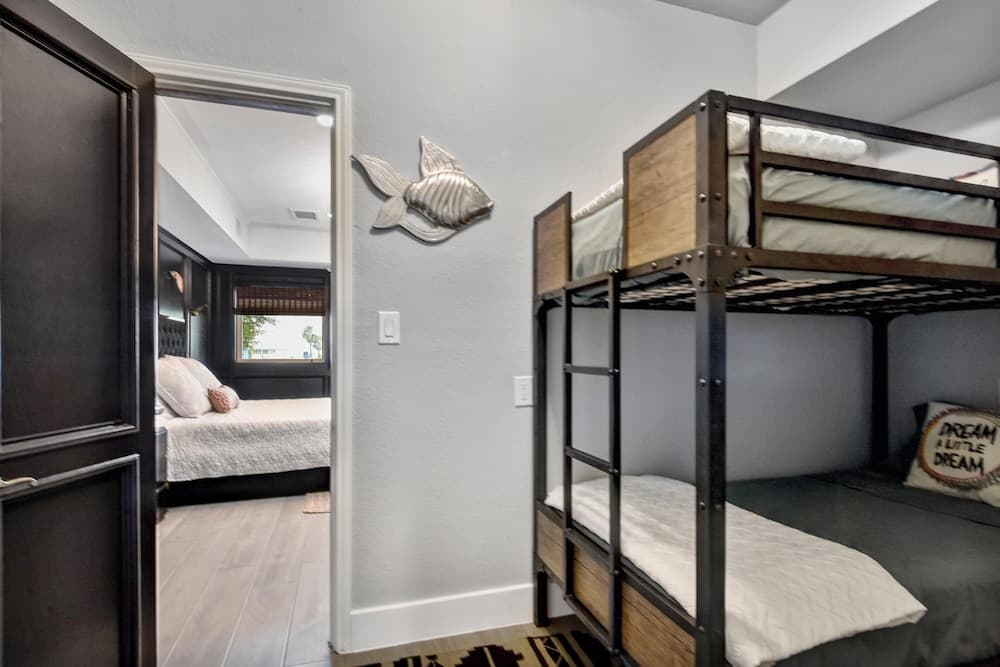 Family Friendly, Beautiful Home for Fishing in Style