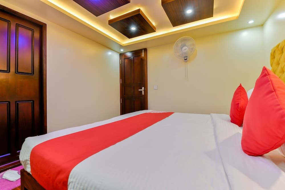 OYO 23063 Luxury Meghavarsham 5BHK