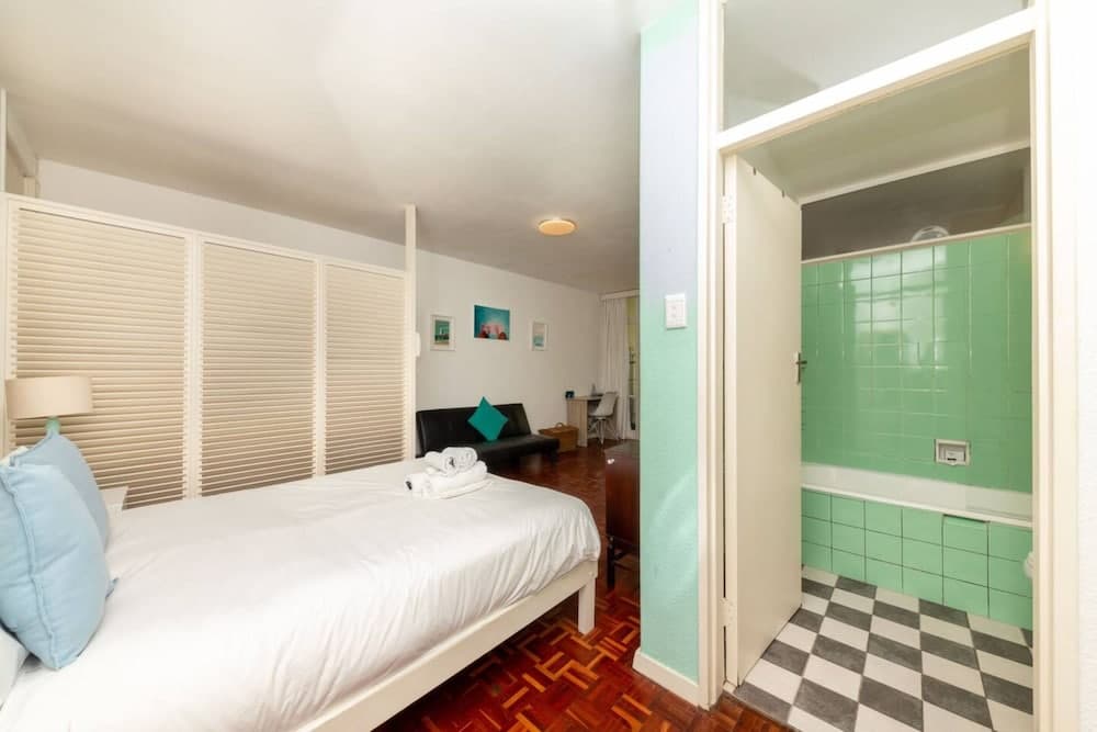 Central Urban Oasis With Garden View & Swimming Pool