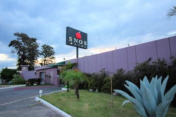 SNOB Motel