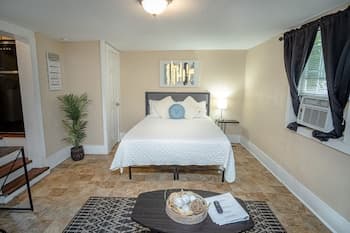 Cozy Guesthouse Near Downtown