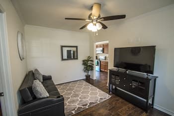 Cozy Remodeled 2br/2ba Near Downtown Sleeps 8