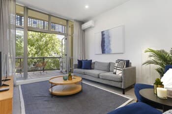 2 Bedrooms on Hobson Street with carpark - by Urban Butler
