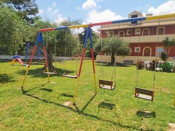 Olive Garden Studios & Apts