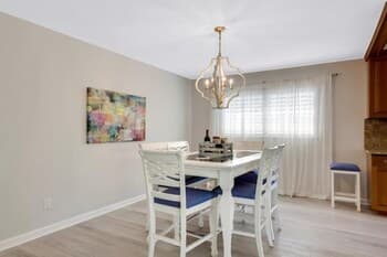 Woodridge - Private & Sanitized, Perfect for Social Distancing & Working From Home. Private Pool, Pet Friendly. Discounted During Pandemic. Super-host Support