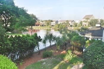 Hermitage 1g 2 Bedroom Condo by RedAwning