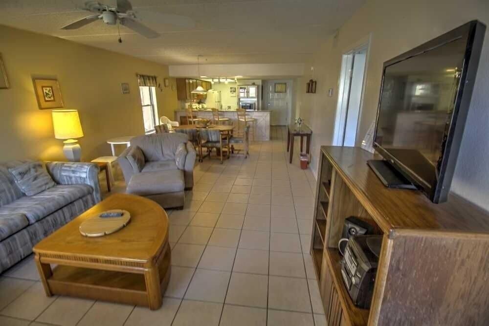 Beachview 104 Minium 2 Bedroom Condo by RedAwning