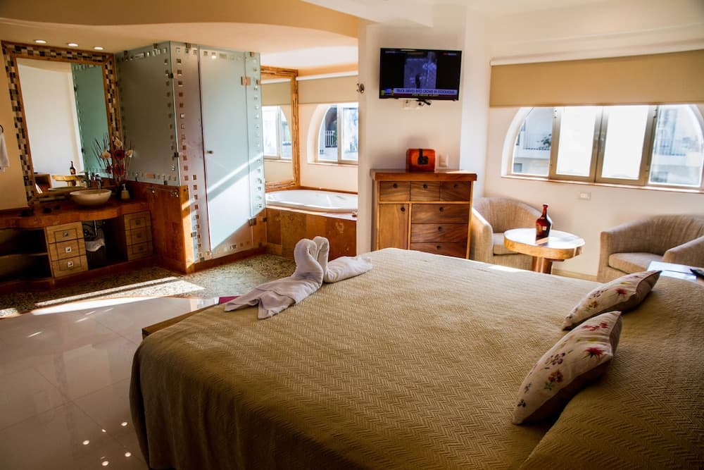 Hotel Andales on the Bay Suites