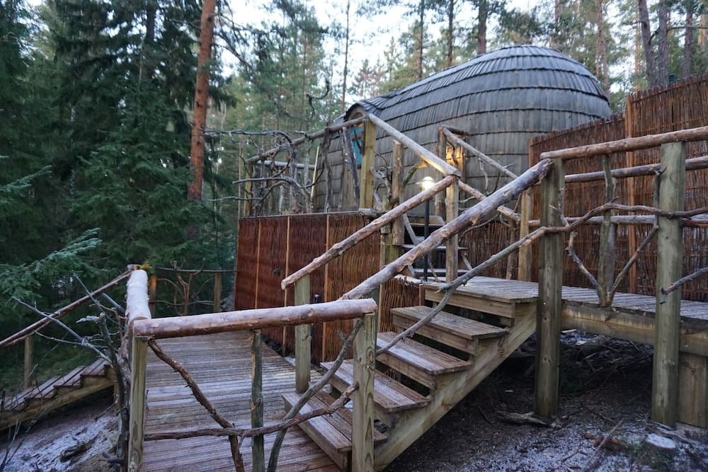 Igluhut sleeping with reindeer