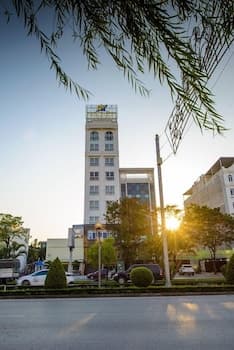 The Shine Office and Apartment