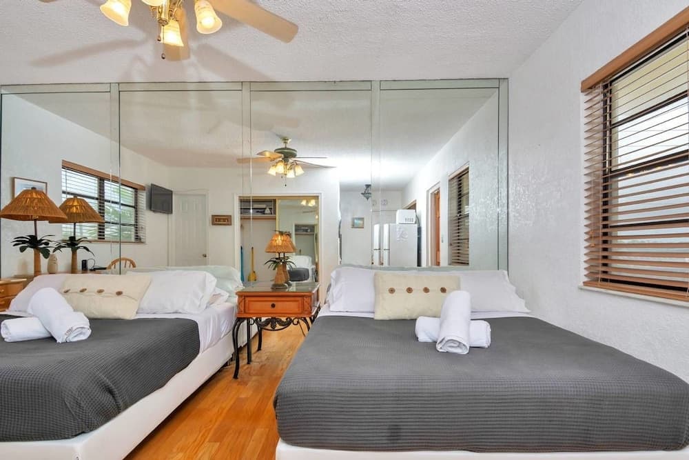 Lovely Apt, Hollywood Beach, 1/2 Block From Ocean!