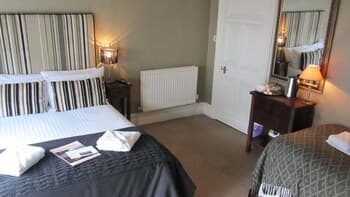 Monties Guest House - Adults only