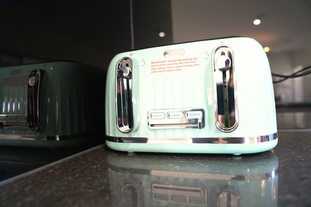 Classic 6brm Villa in Melbourne