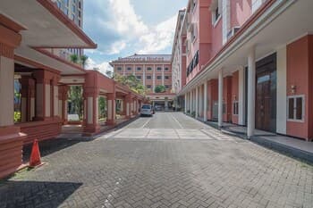 RedDoorz Premium Syariah @ Semarang City Center