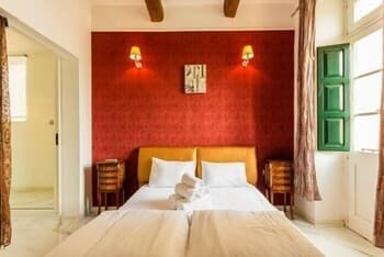 Vallettastay Golden Seed