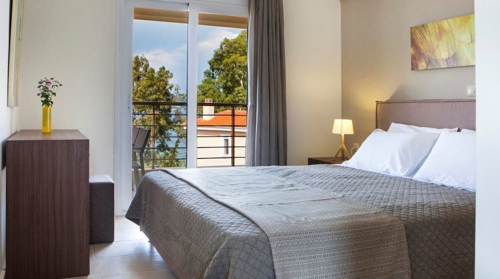 Meliti Waterfront Suites