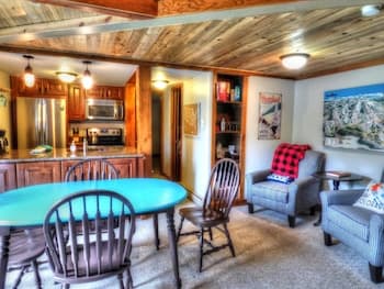 Lift Tickets Shuttle & Hottub, Pool, Near Ski Mountain Area