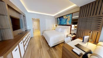 Beachfront Condo With Large Balcony