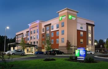Holiday Inn Express And Suites Fayetteville South, an IHG Hotel