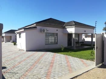 Lee Land Guest House