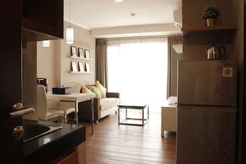 Classic 2BR Apartment At Gateway Pasteur near Exit Toll