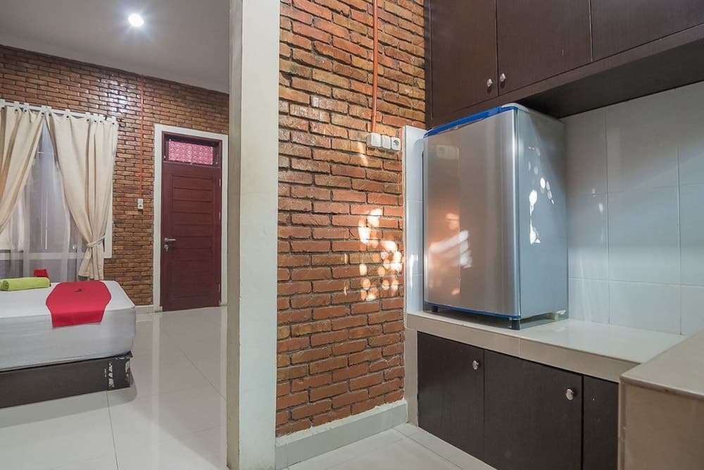 RedDoorz Plus near Cambridge City Square 2