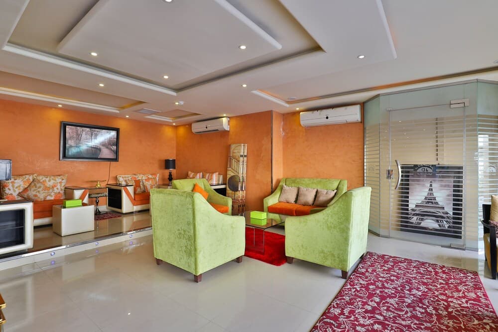 OYO 268 Durrat Alamaken Furnished Apts