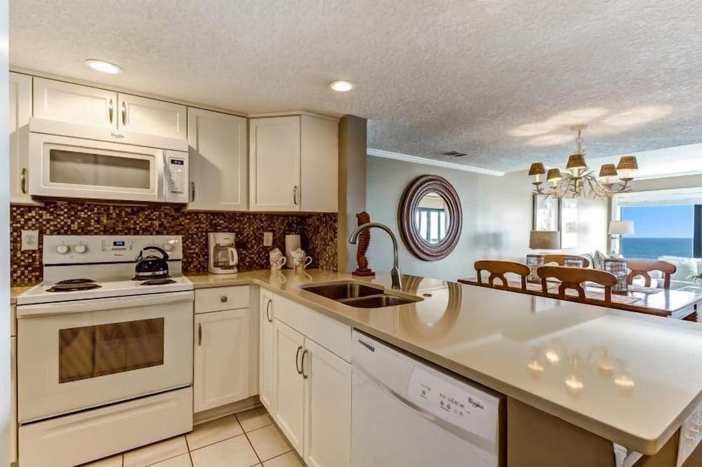 C123-amelia-surf-and-racquet - 1303311