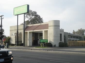 Bakersfield Inn & Suites