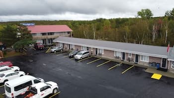 Moonlight Inn and Suites