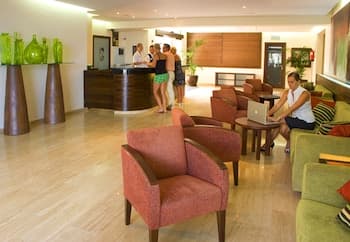 Pearly Grey Ocean Club Apartments & Suites