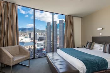 Mantra Collins Hotel