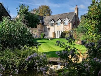 Cricketfield House - Guest House