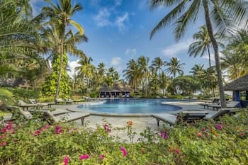 Breezes Beach Club & Spa – Half Board