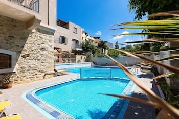 Philoxenia Apartments