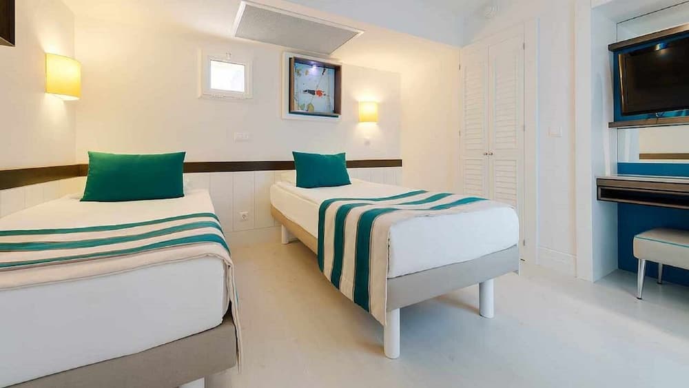 ROBINSON PAMFILYA - All Inclusive