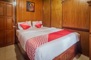 OYO 1300 Crecia Guest House