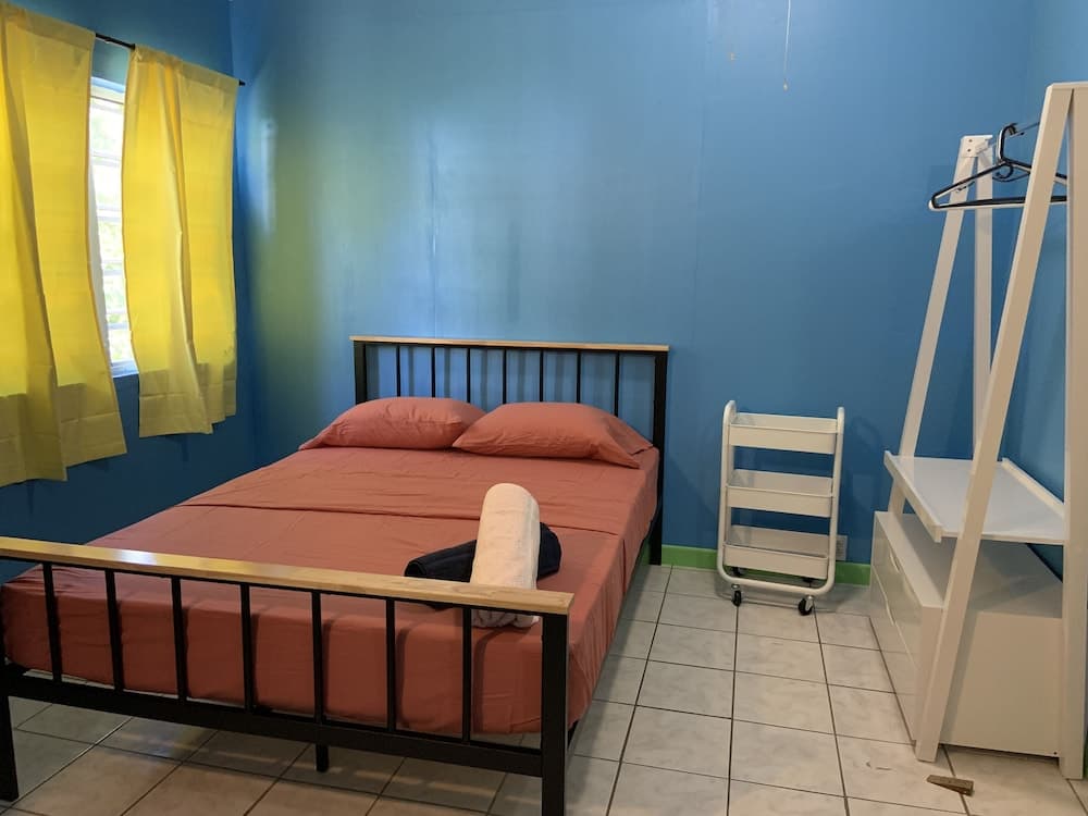 The Waterfront Inn - Hostel