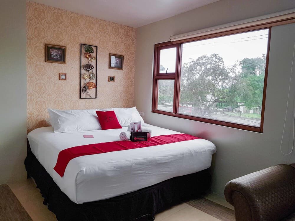 RedDoorz Plus near Holy Name Medical Center