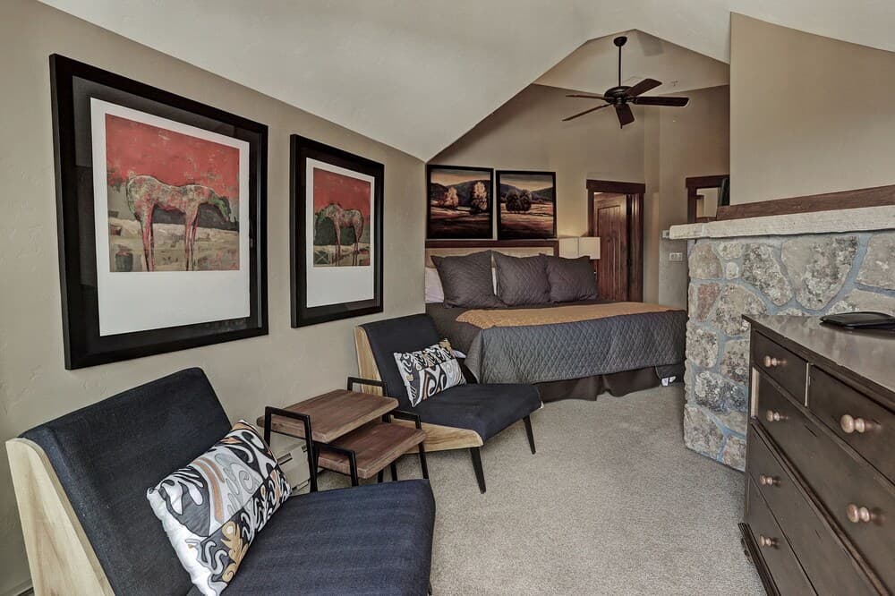 Ski-in, Ski-out Luxury 4 Bdrm/4 Bath On Peak 7 4 Bedroom Condo