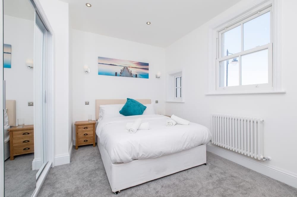 Marina Vista - Luxury Seafront Apartments