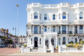 Marina Vista - Luxury Seafront Apartments