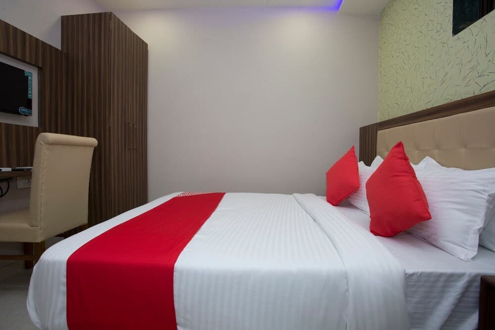 OYO 27640 Hotel Blue Sapphire Residency