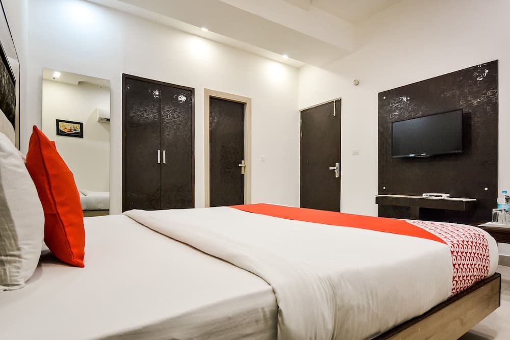 OYO 60737 Hotel Purple Residency