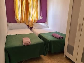 Low Cost Rooms Las Llaves 4
