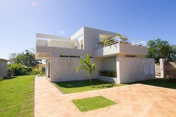 Cozy and Charming two Bedroom Villa