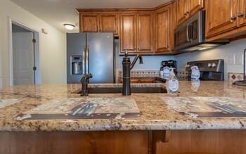 Afternoon Delight 2 Bedroom Condo by Redawning