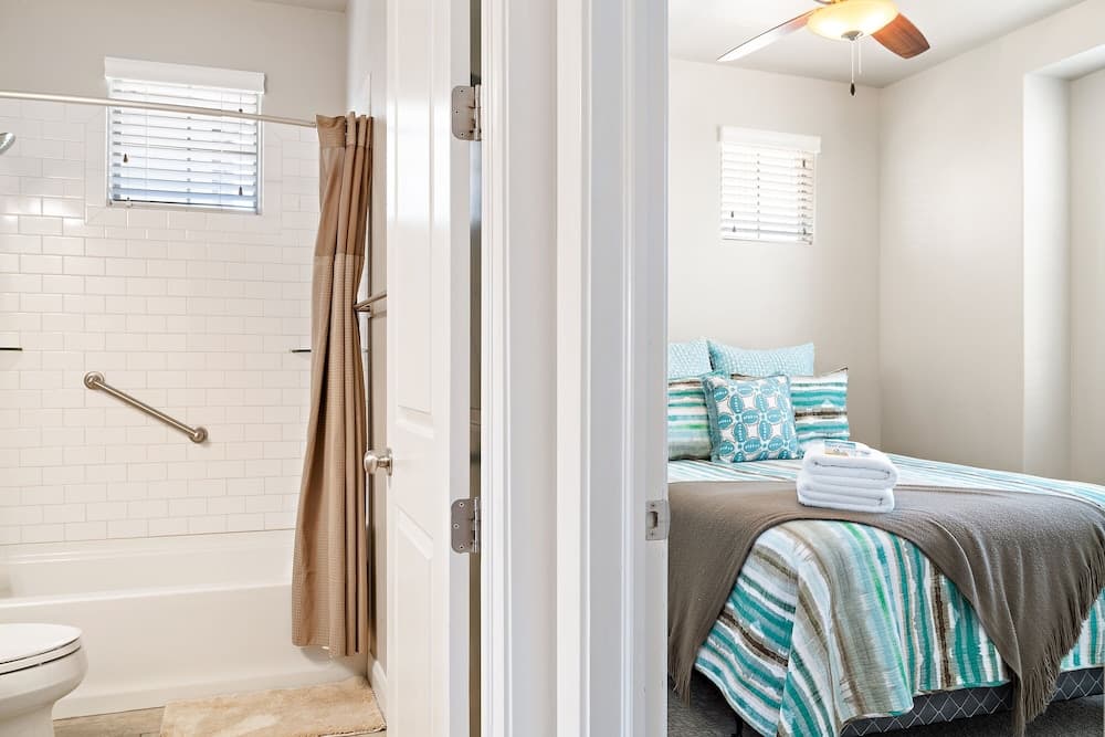 Sunshine Serendipity 4 Bedroom Apts by RedAwning