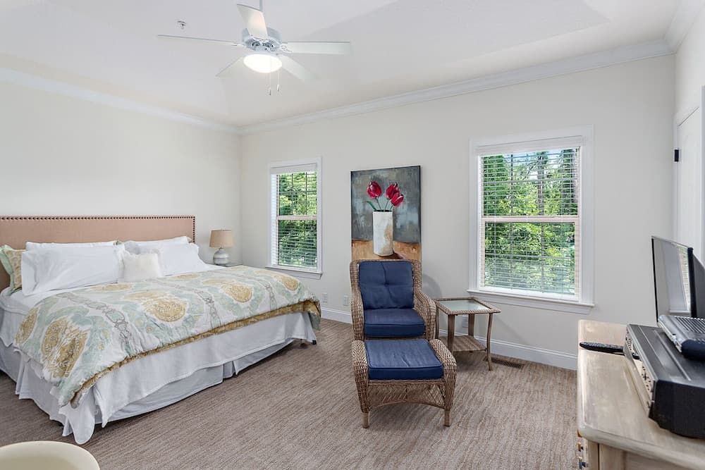 601 Mariners Circle by Hodnett Cooper