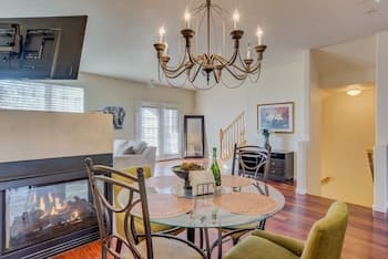 Urban Practicality! 3 Beds, Patios & Dog Friendly